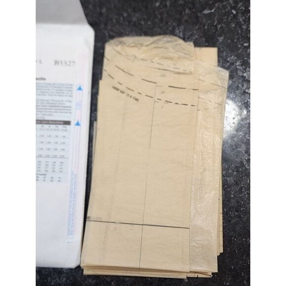 Butterick Sewing Pattern B5327 (L, XXL, XXXL) - Picture 2 of 3